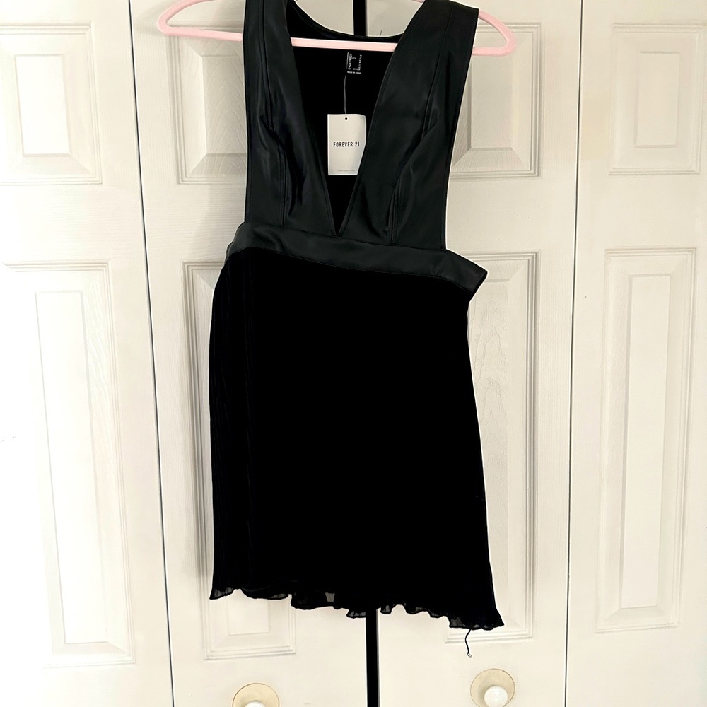 Black pleather short pleated dress